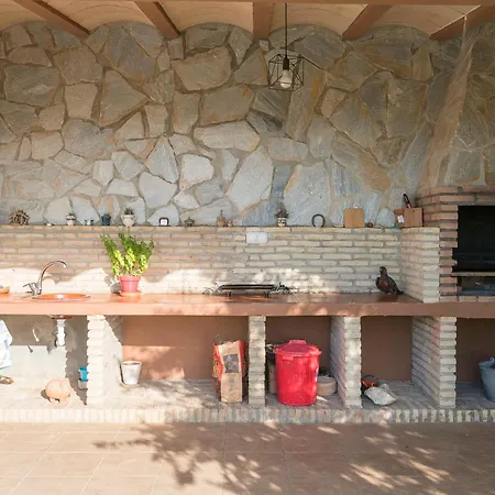 Amado By Interhome * كونيل ذي لا فرونتيرا